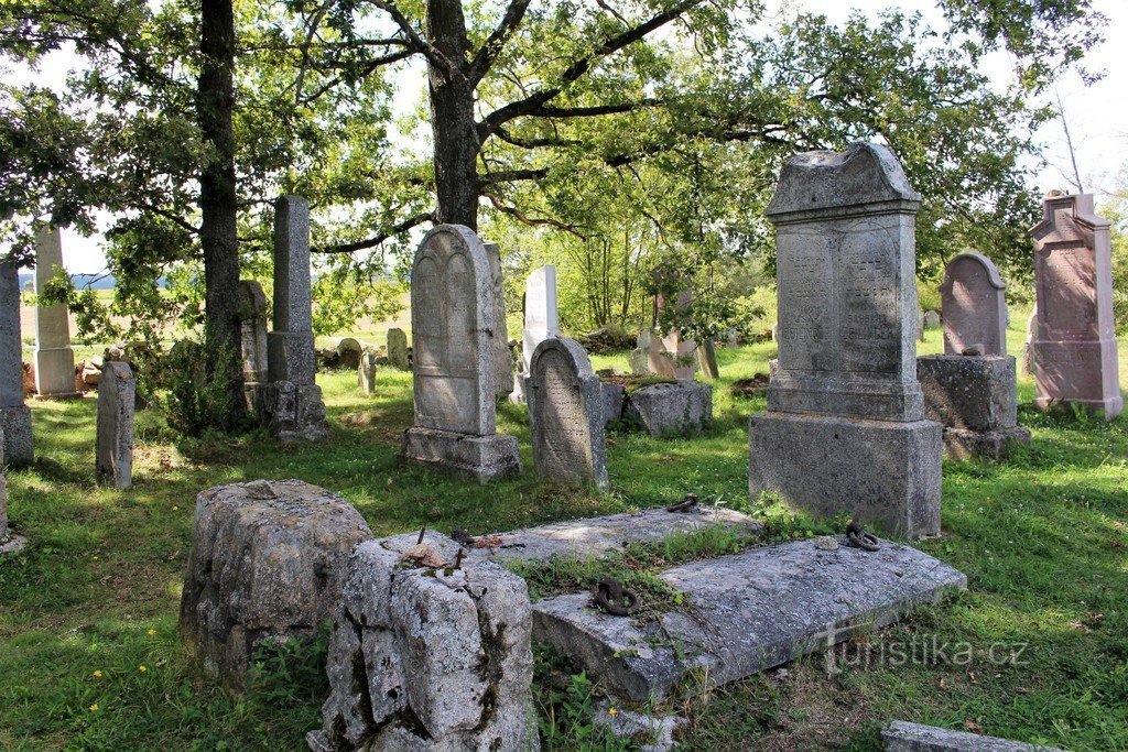 Cimitirul evreiesc din orașul vechi sub Landštejn