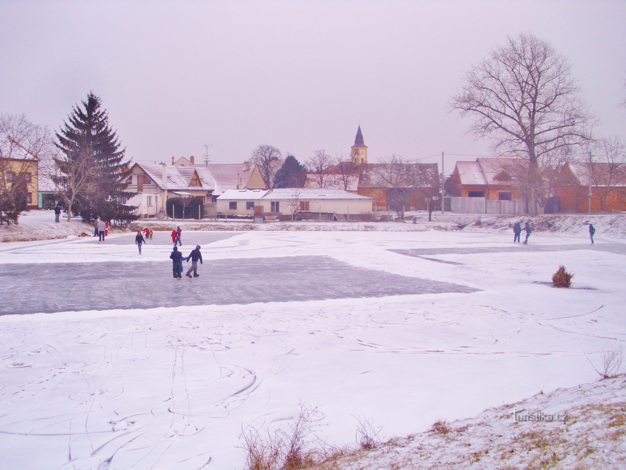 talvi 2011, luistelu lammella Paimenen takana