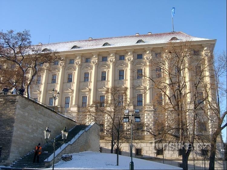 冬のチェルニン宮殿
