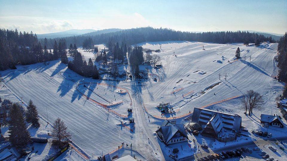 Zimní letecký snímek objektu Arnika