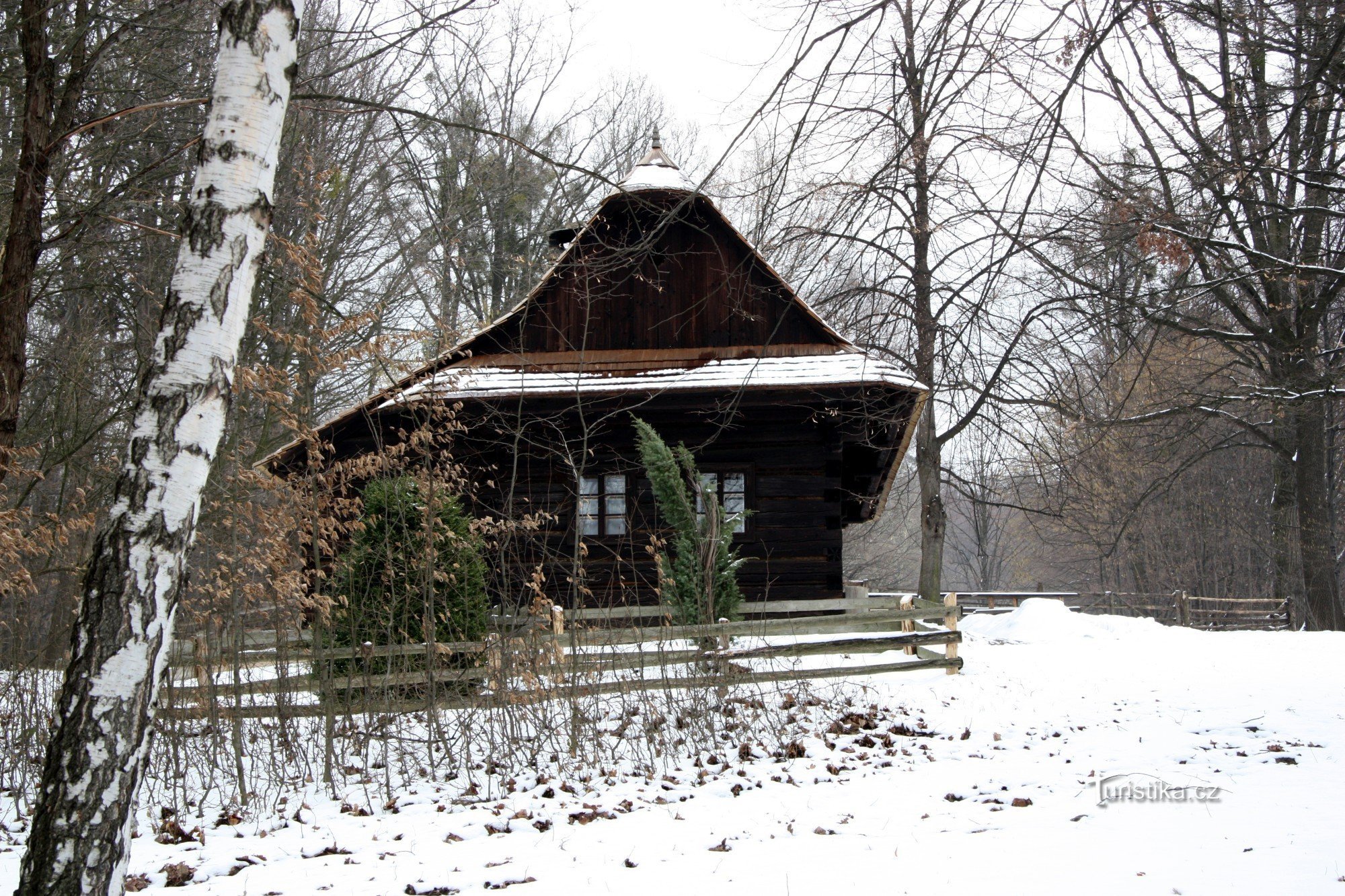 冬季步行穿过 Rožnov 的露天博物馆 + 从 Pusteven 到 Rodhošť