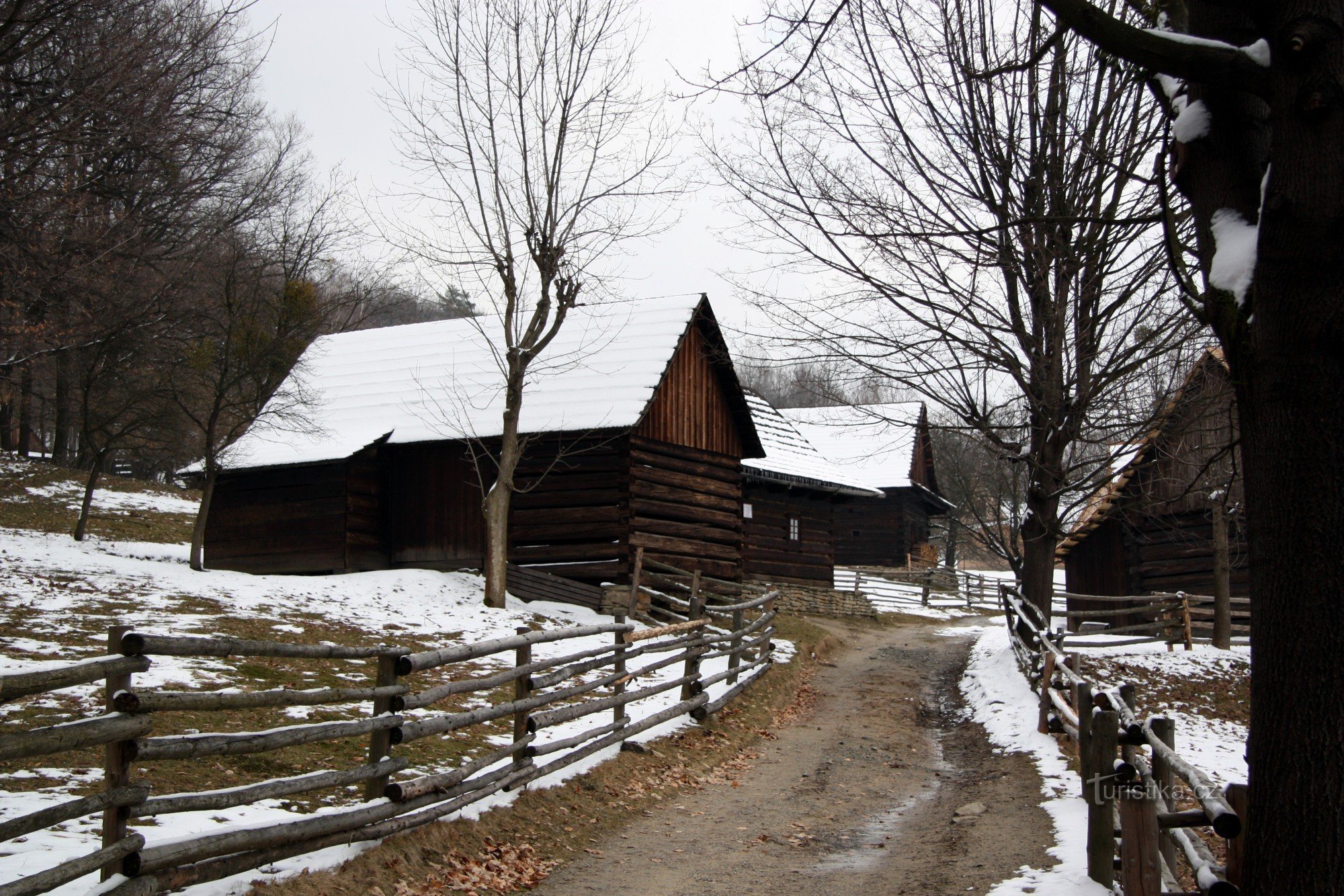 Winterwandeling door het openluchtmuseum in Rožnov + Van Pusteven naar Rodhošť