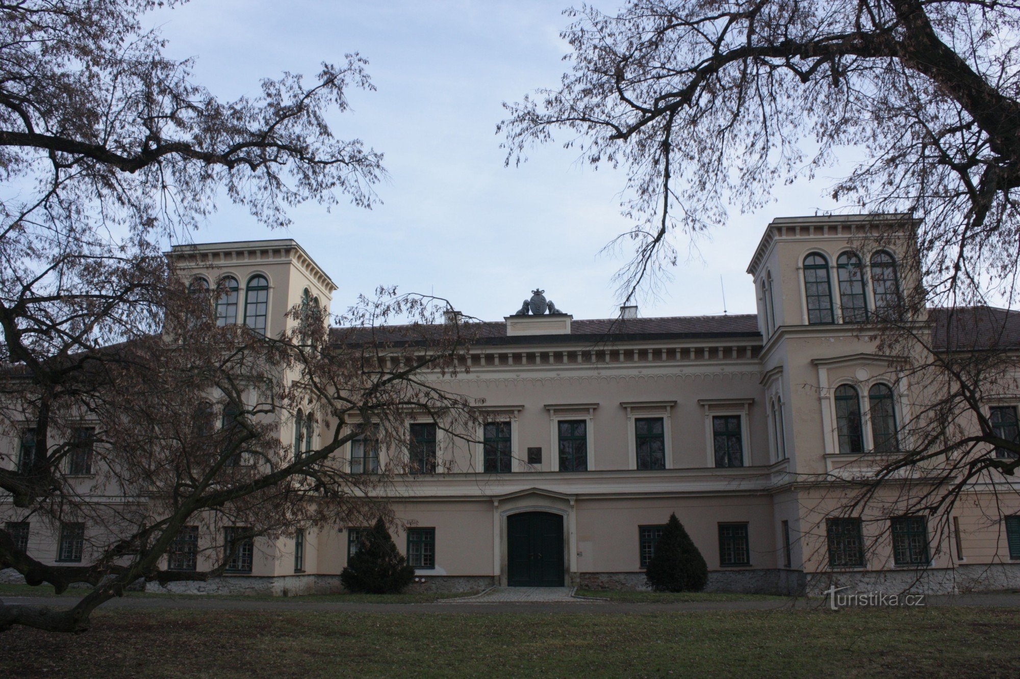 A winter walk through the castle park in Čechy pod Kosířem