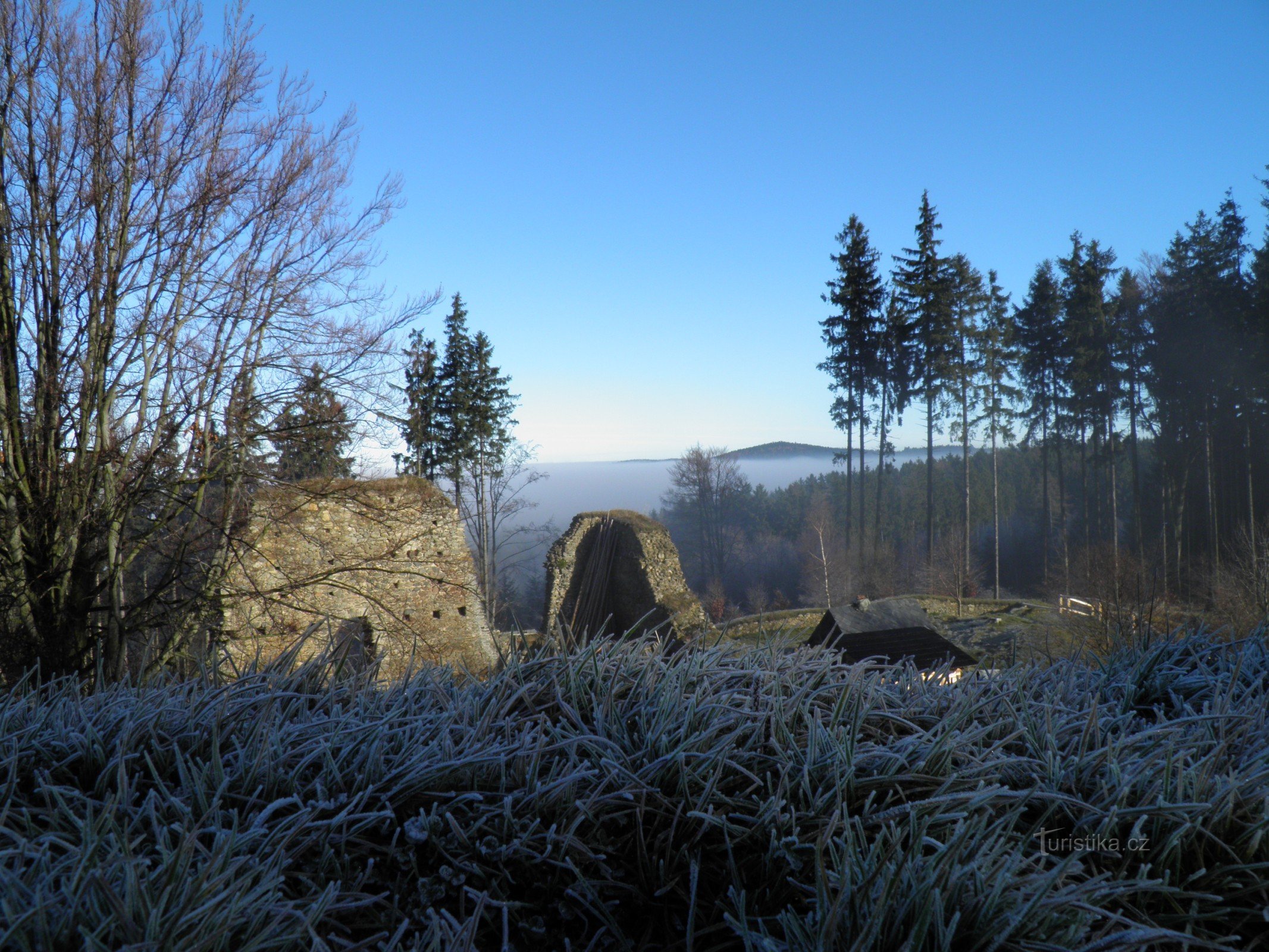 Winterspaziergang um die Burg Orlíka.