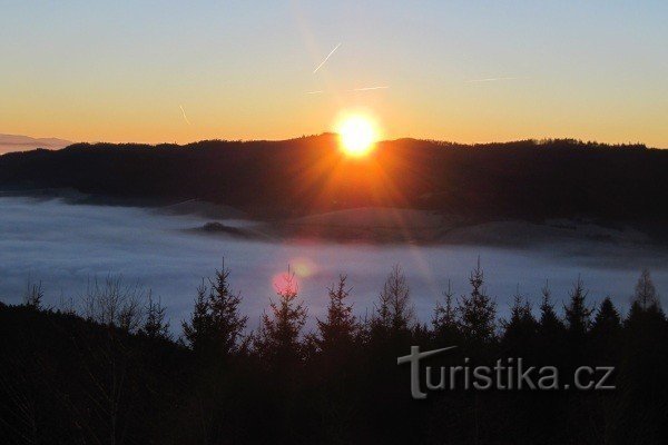 Talvi auringonnousu näkötornista