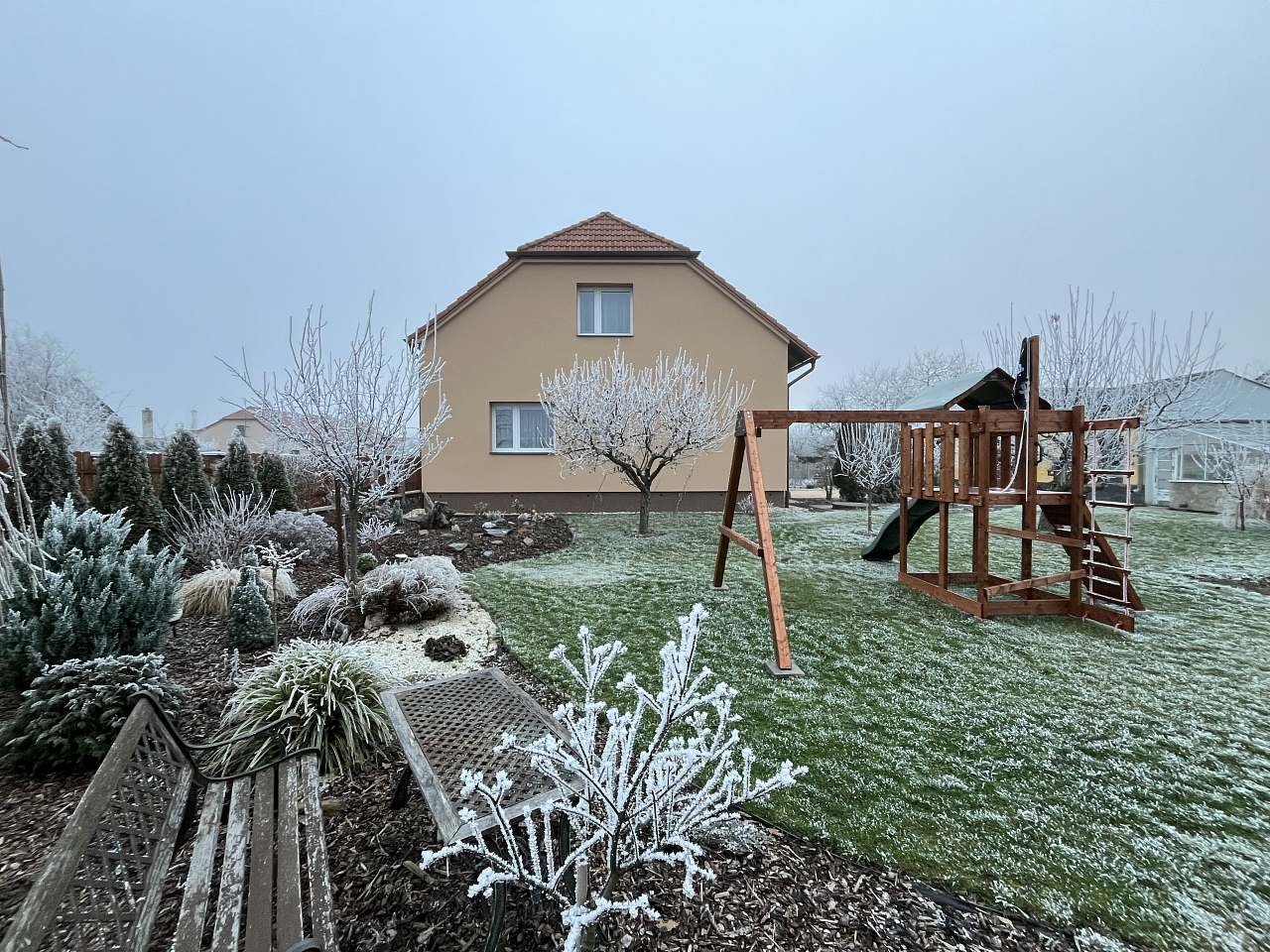 zimní zahrada a hřiště