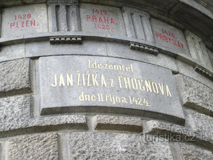 Placa de Žižka en el montículo