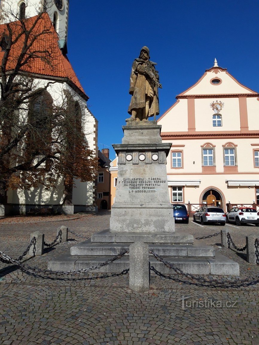 Žižka-pladsen og monumentet til Jan Žižka i byen Tábor