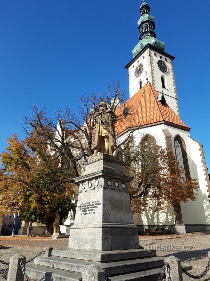 Žižka-pladsen og monumentet til Jan Žižka i byen Tábor
