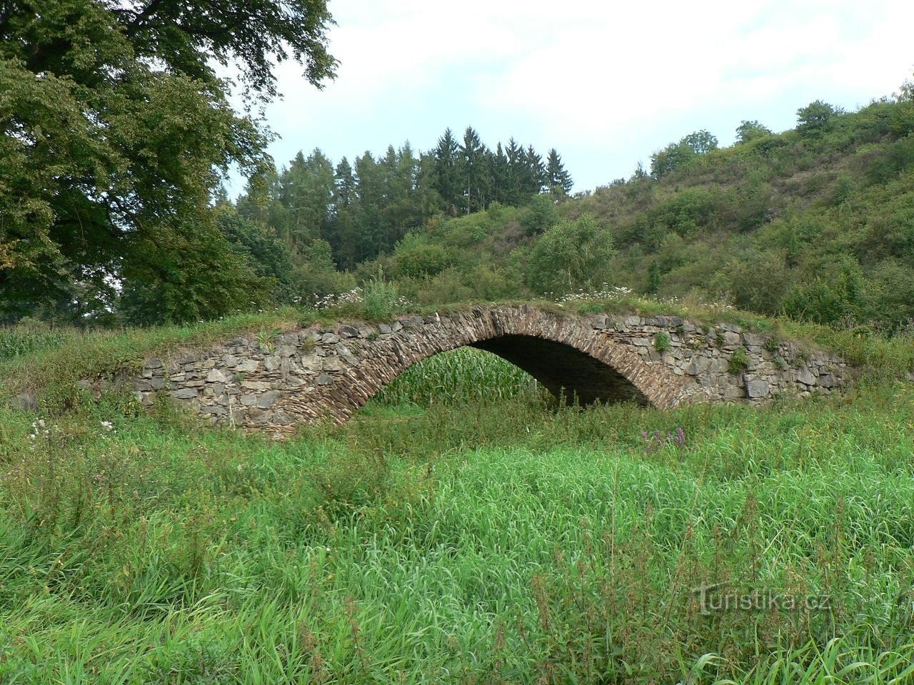 Il ponte di Žižk sotto Katovicka Hora