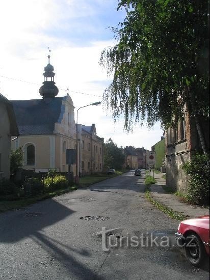 Zlaté Hory - chapelle - direction place