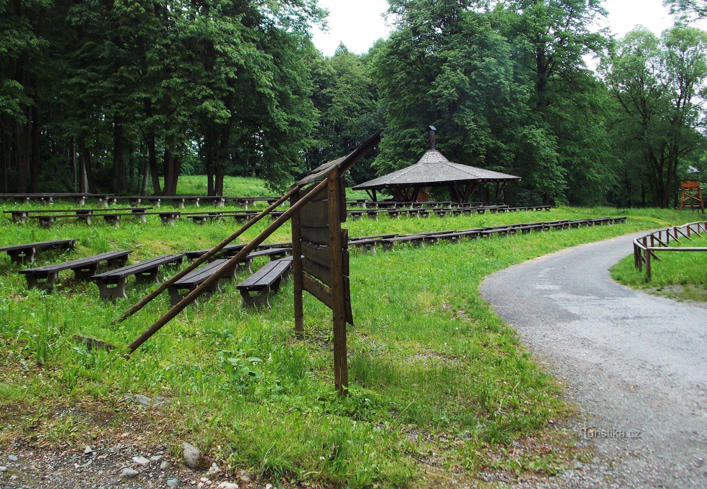 Capanne di legno per l'estrazione dell'oro vicino a Zlaté Hory