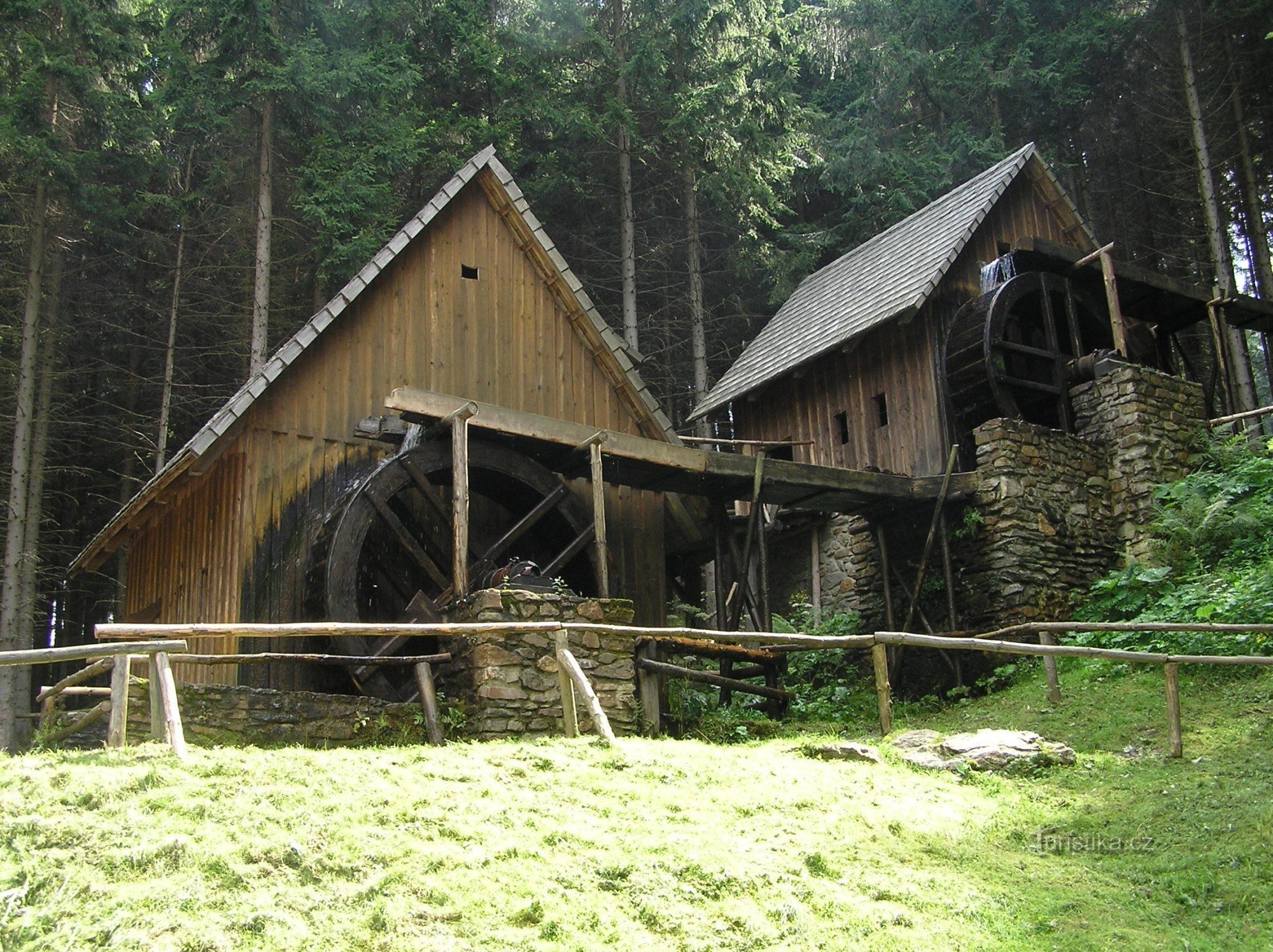 moulins à minerai d'or