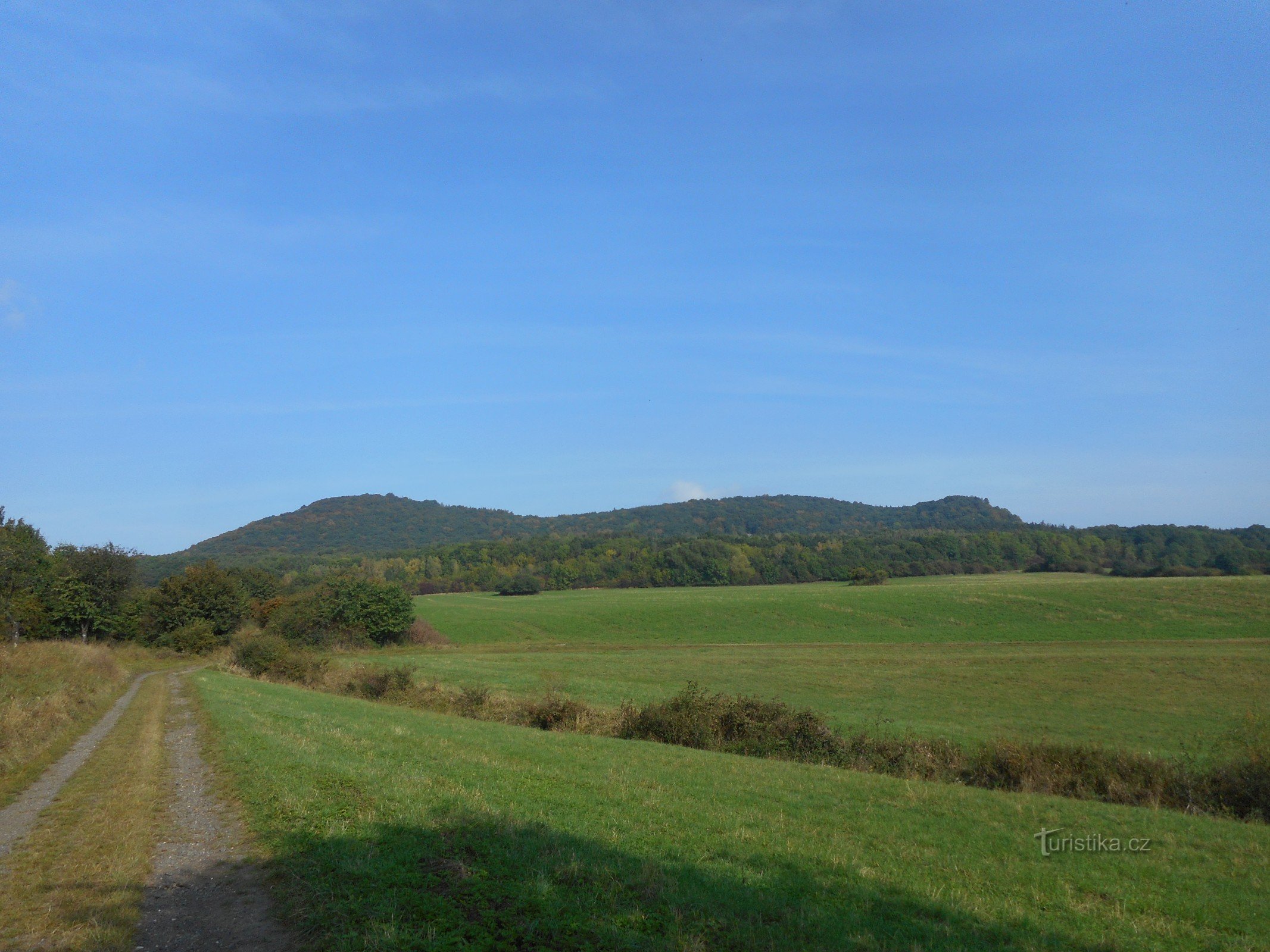 À esquerda Solanská hora e Dlouhý vrch.