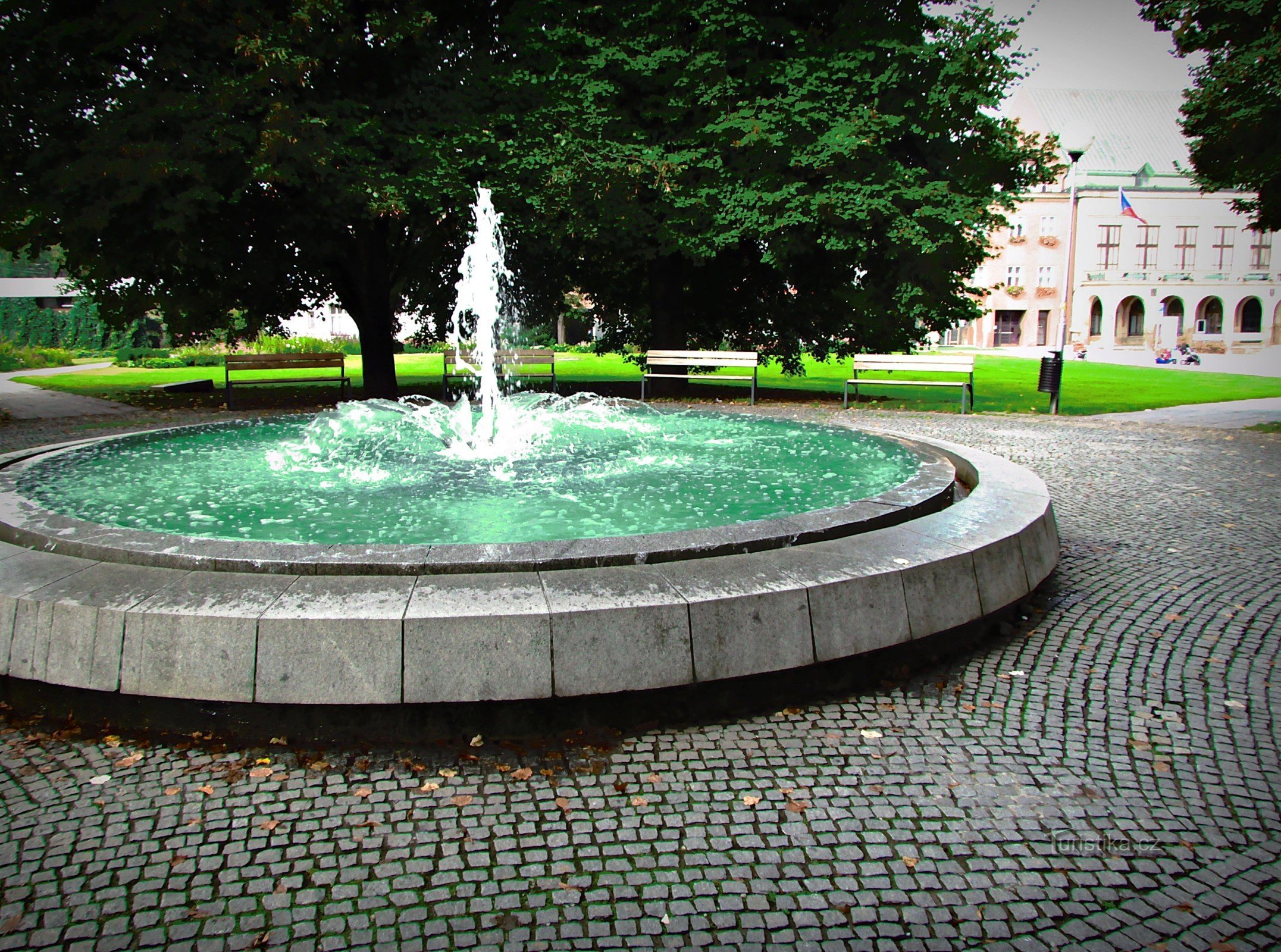 Злин - фонтан на площади Миру