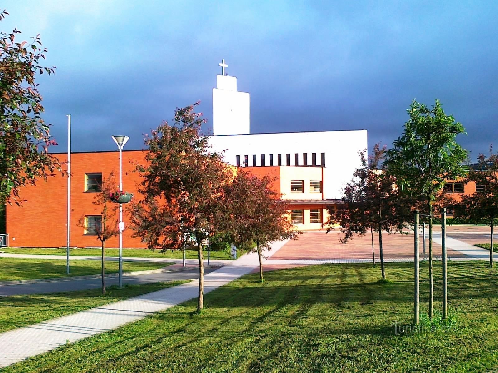 Zlín - Église Notre-Dame Auxiliatrice