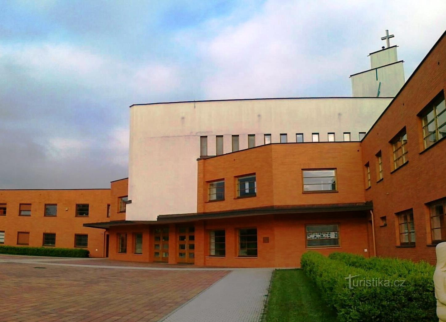 Zlín - Iglesia de Nuestra Señora Auxiliadora