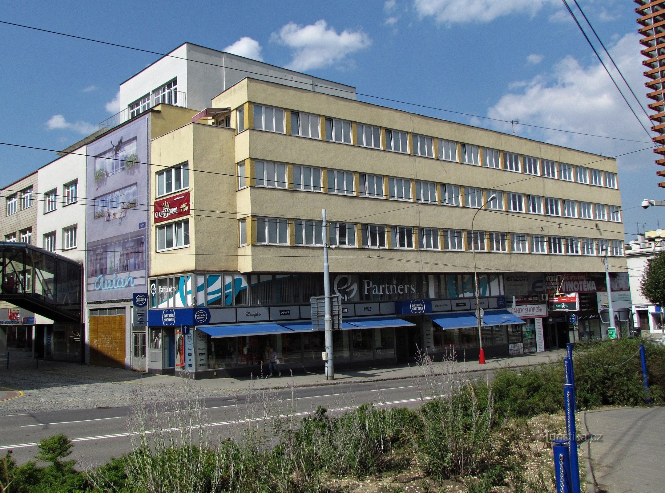 Zlín - immeuble commercial et résidentiel de E. Pelčák