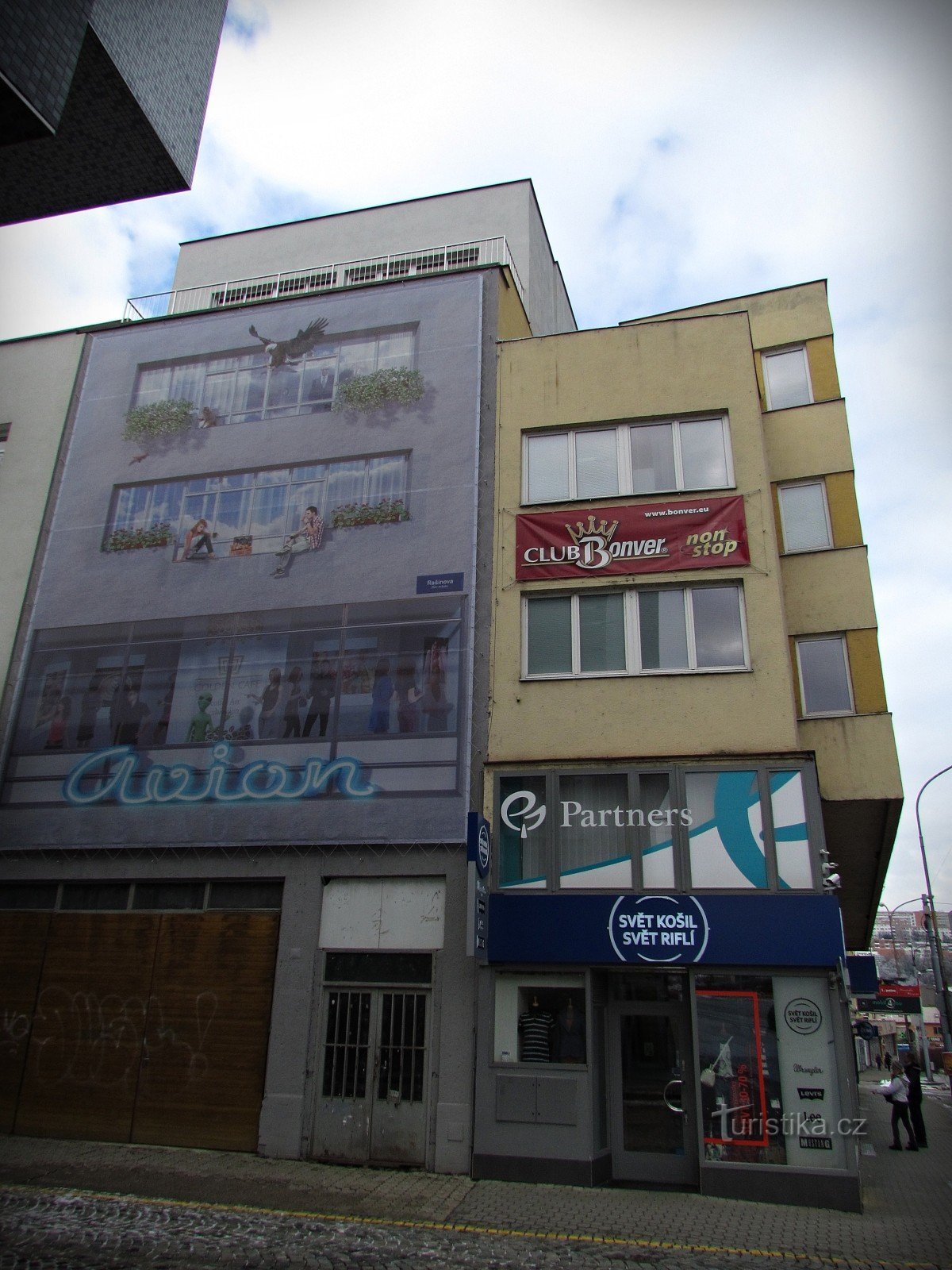 Zlín - kommersiella och bostadshus i E. Pelčák