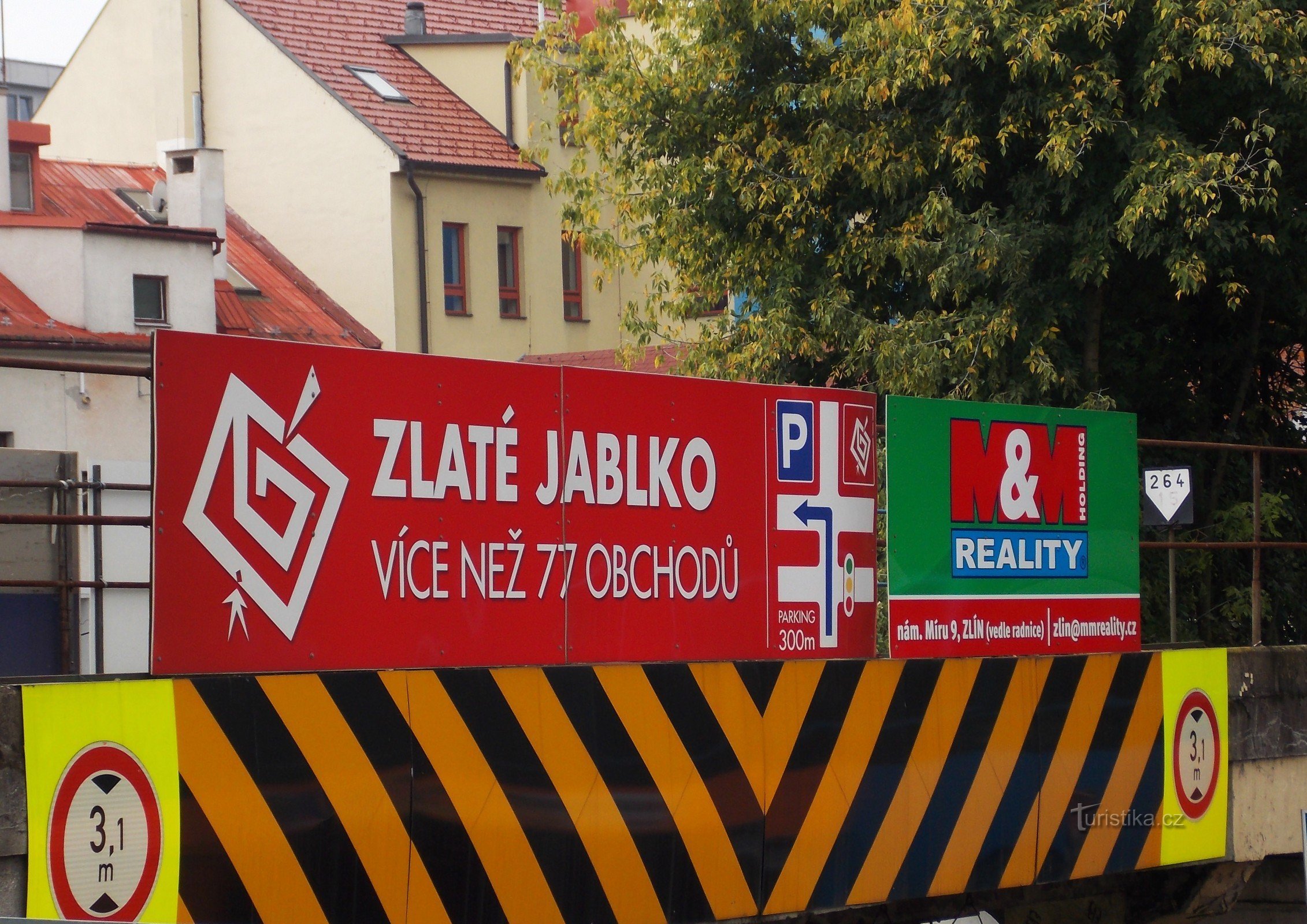 Zlínské Zlaté Apfel - Einkaufs- und Unterhaltungszentrum