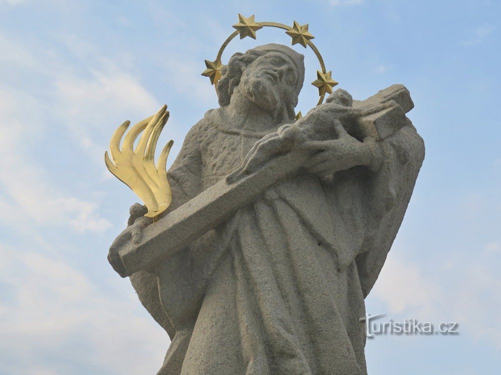 Zliv (vicino a České Budějovice) – un ponte di pietra con una statua di S. Jan Nepomucký