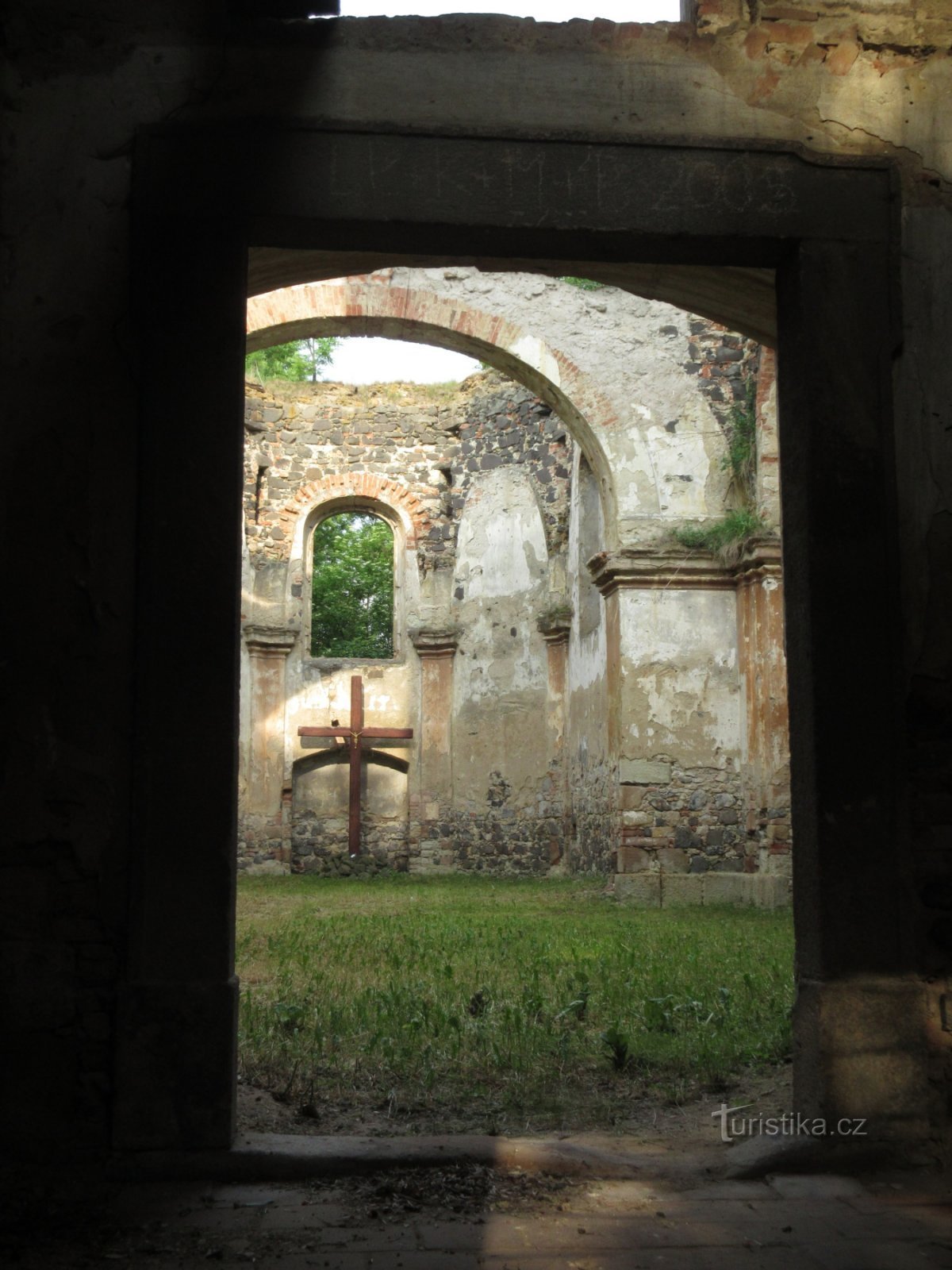 Zlovědice - ruinas de la iglesia de St. Miguel