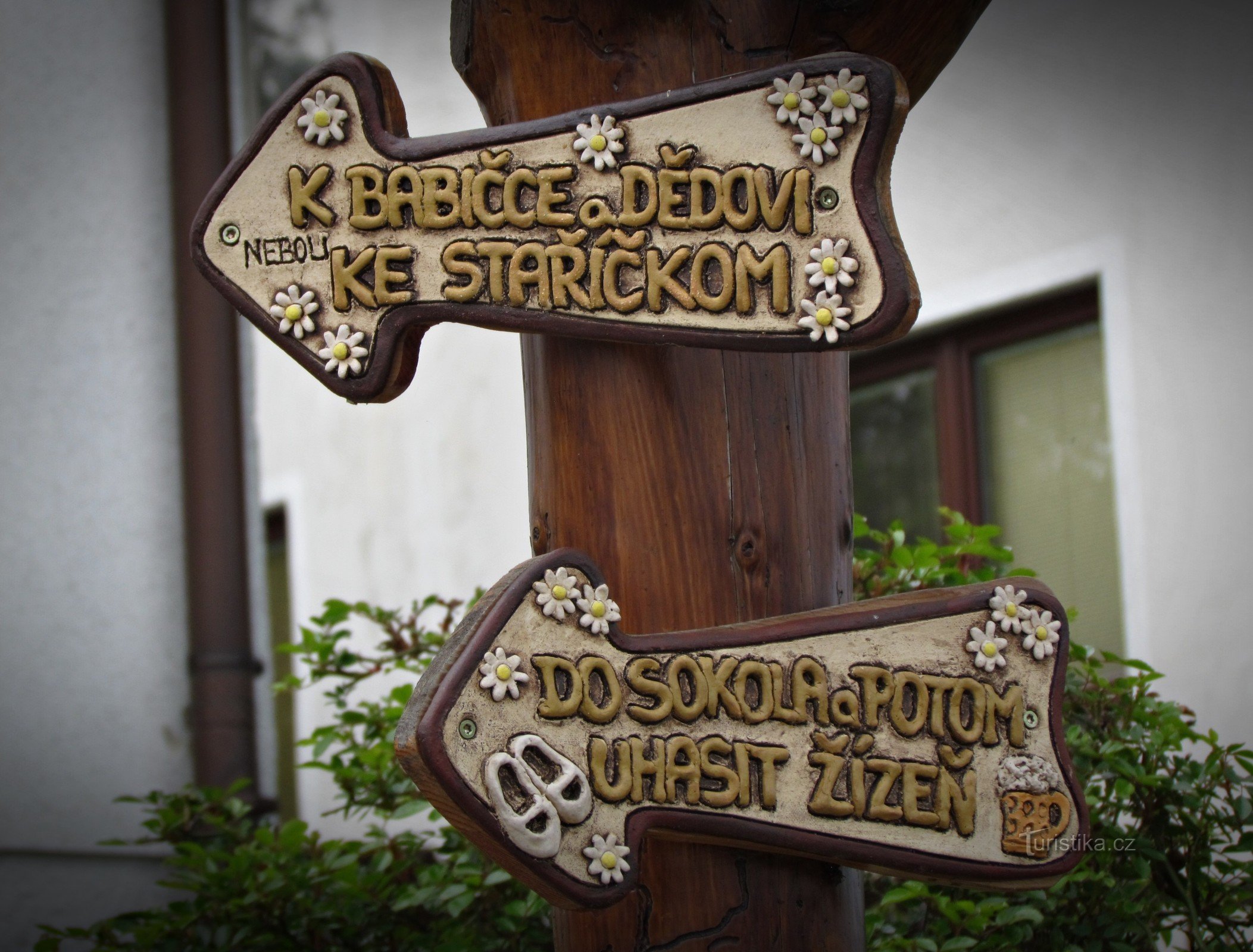 Žlutava - fairy-tale signpost near the chapel