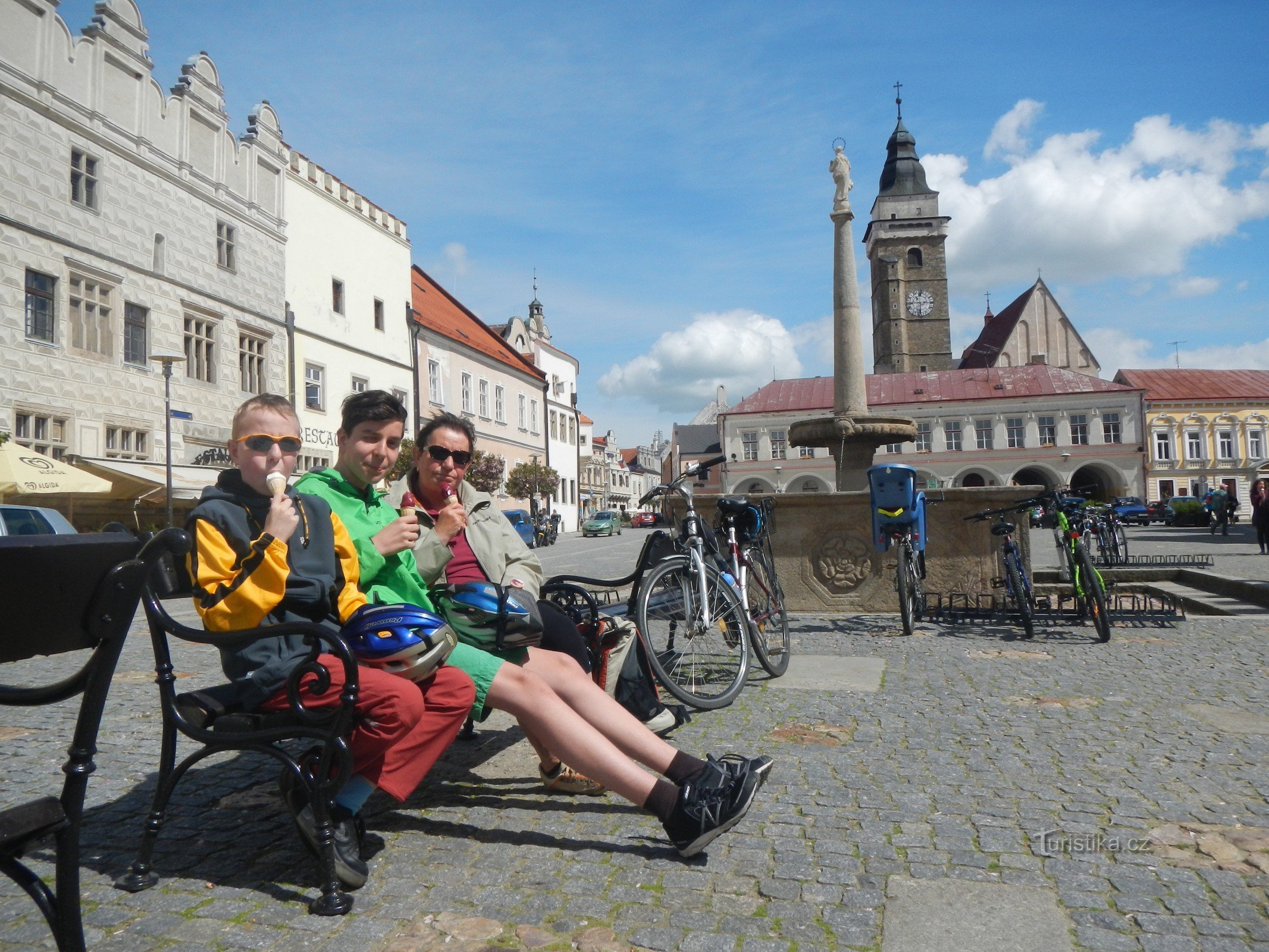 Sorvete em Slavonice na praça