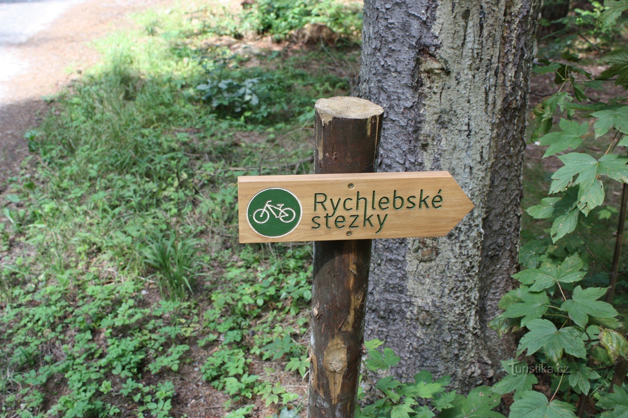 Markierung der Wanderwege Rychlebské