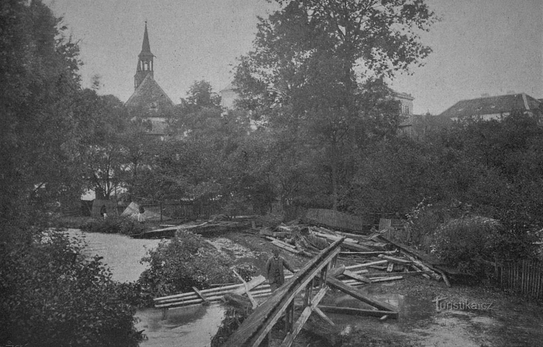Разрушенный железнодорожный мост в Рыхнове-над-Кнежной (1907 г.)