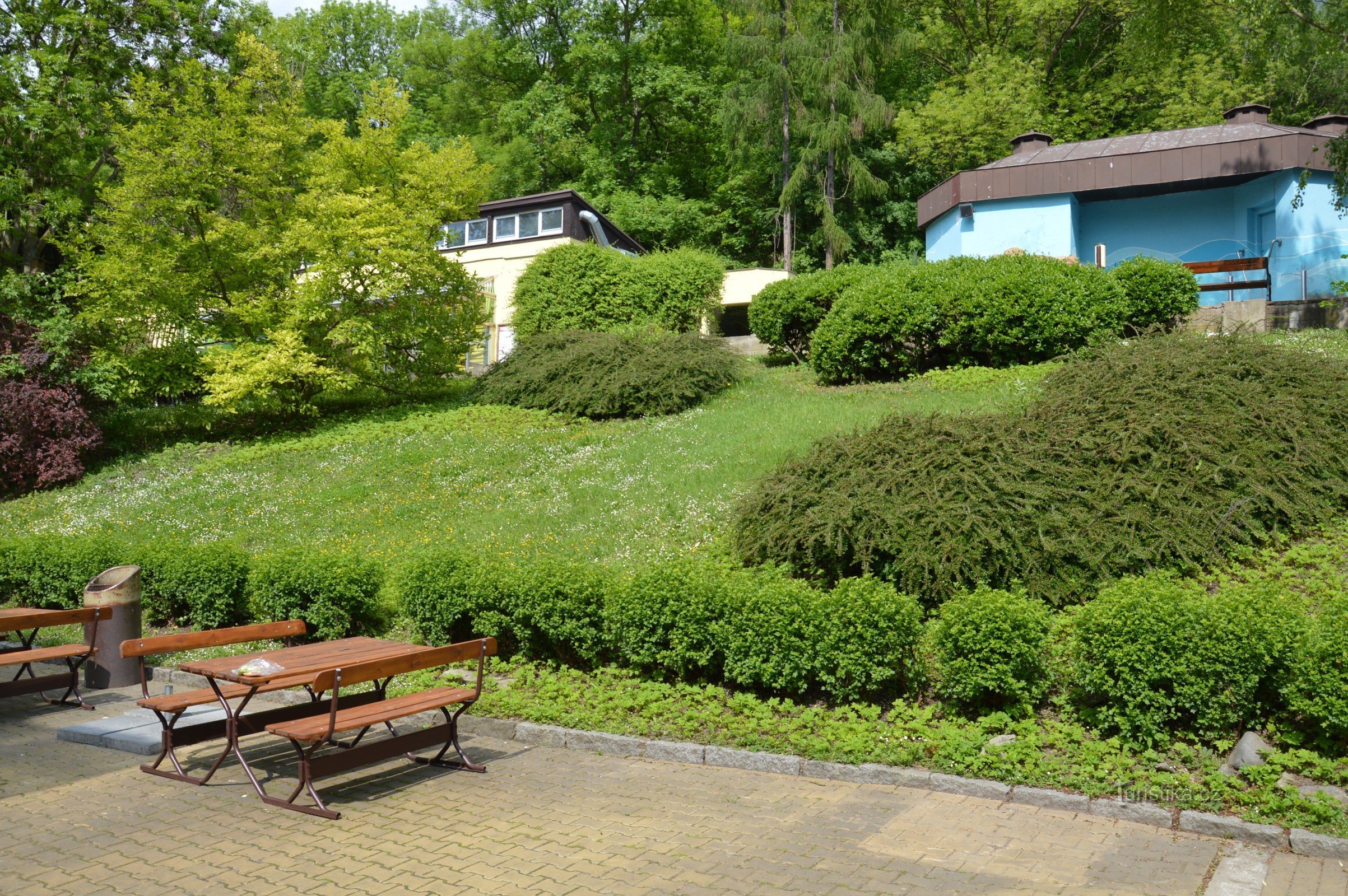 Ústí Zoo - Pavillons im Park