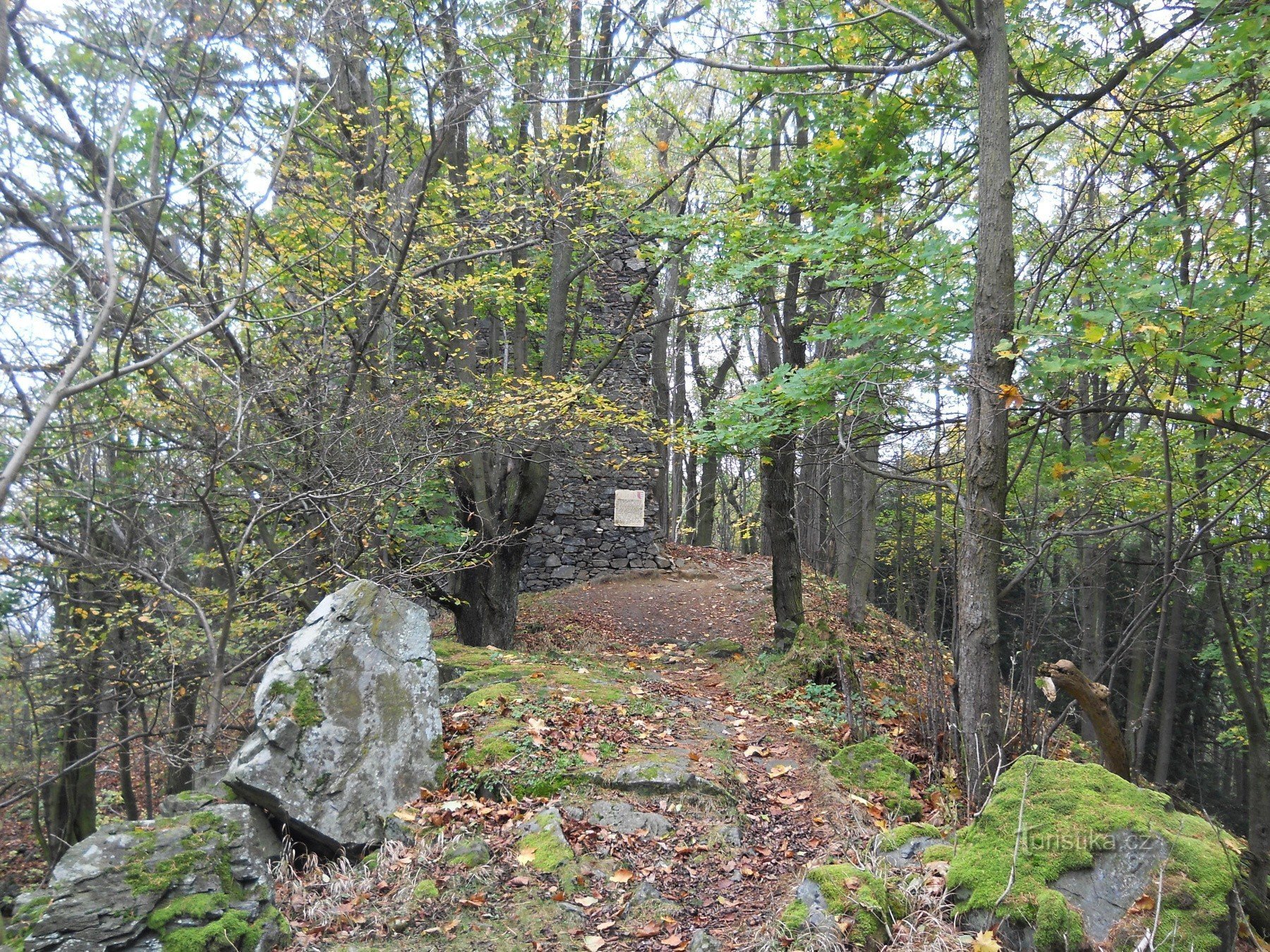 Руины Netřeb и природный парк