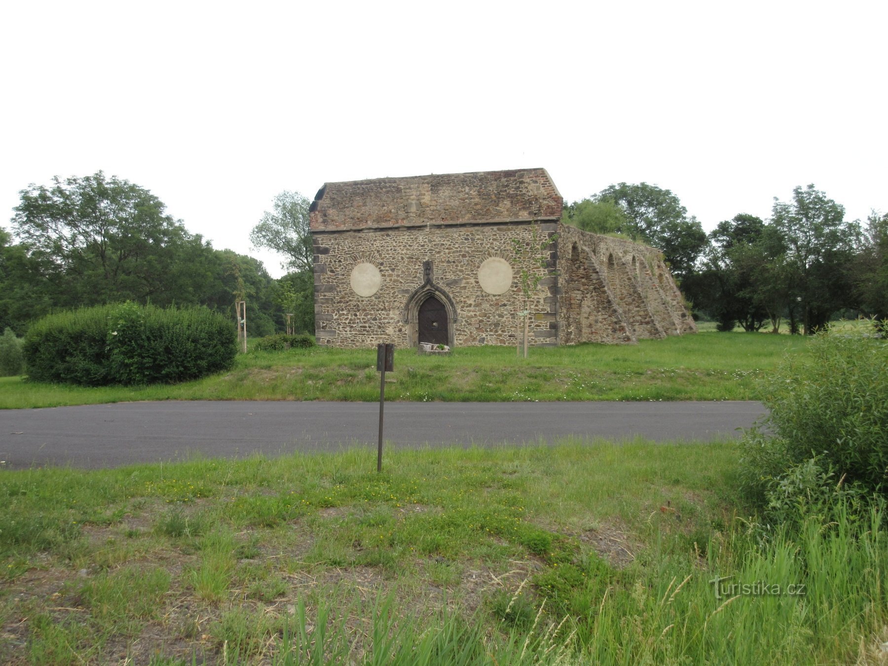 Zřícenina gotického kostela sv. Prokopa