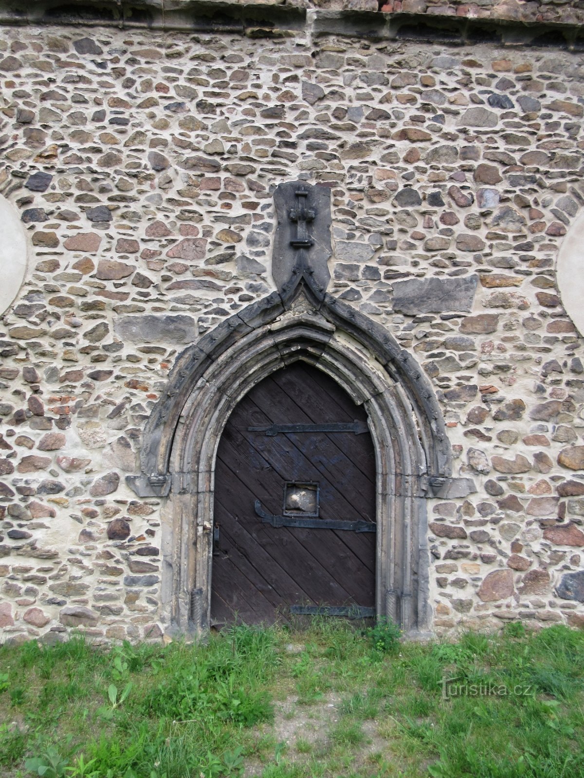 Ruinerna av den gotiska kyrkan St. Procopius