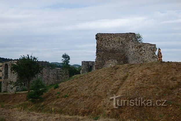 Les ruines du château de Borotín