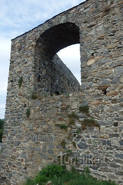 Le rovine del castello di Borotín