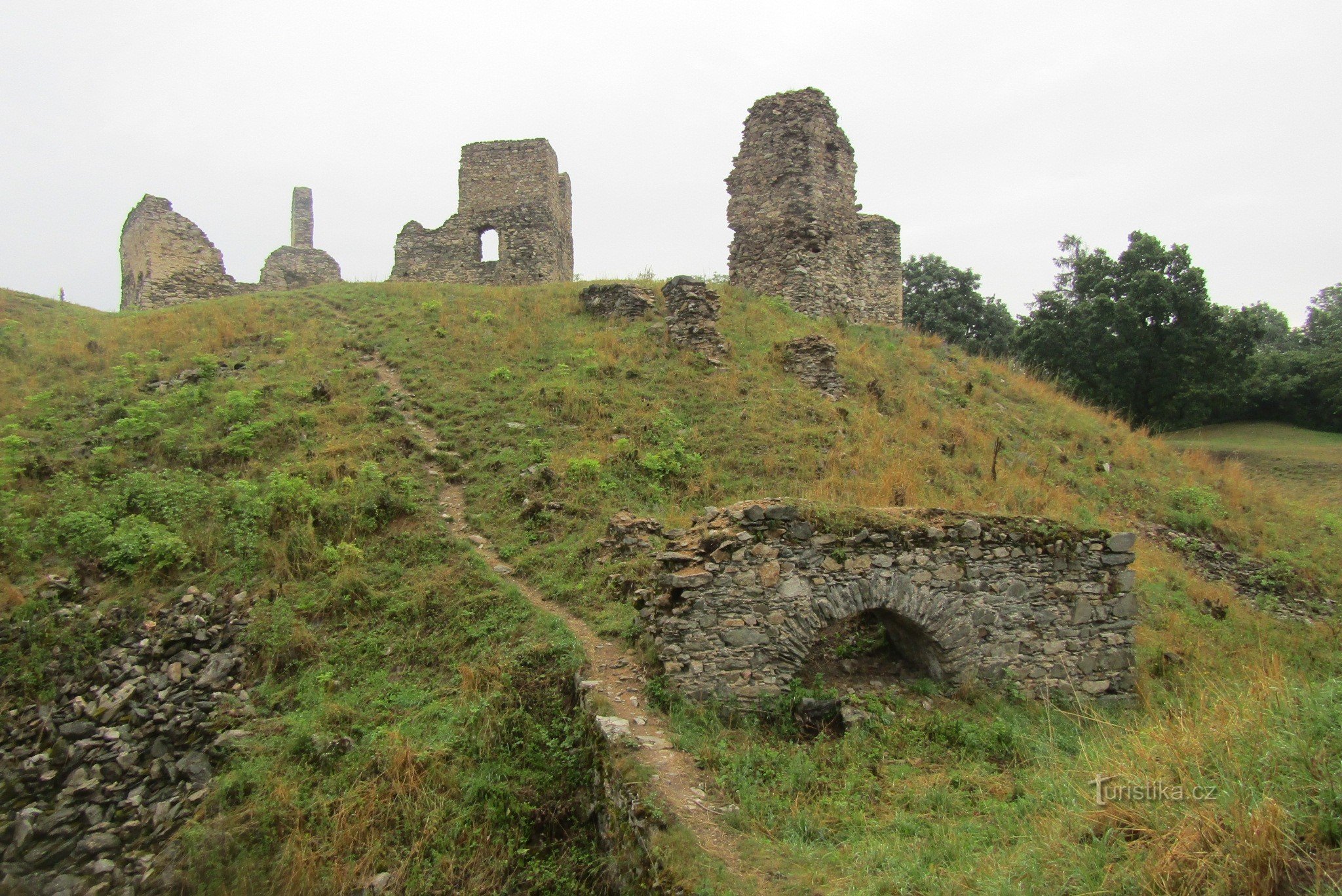 As ruínas do Castelo de Brníčko