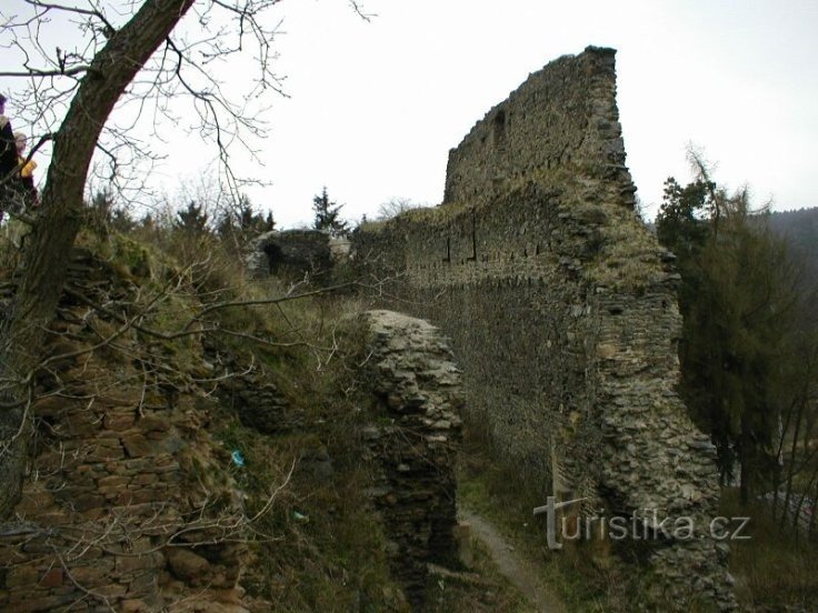 Tàn tích của lâu đài Buben