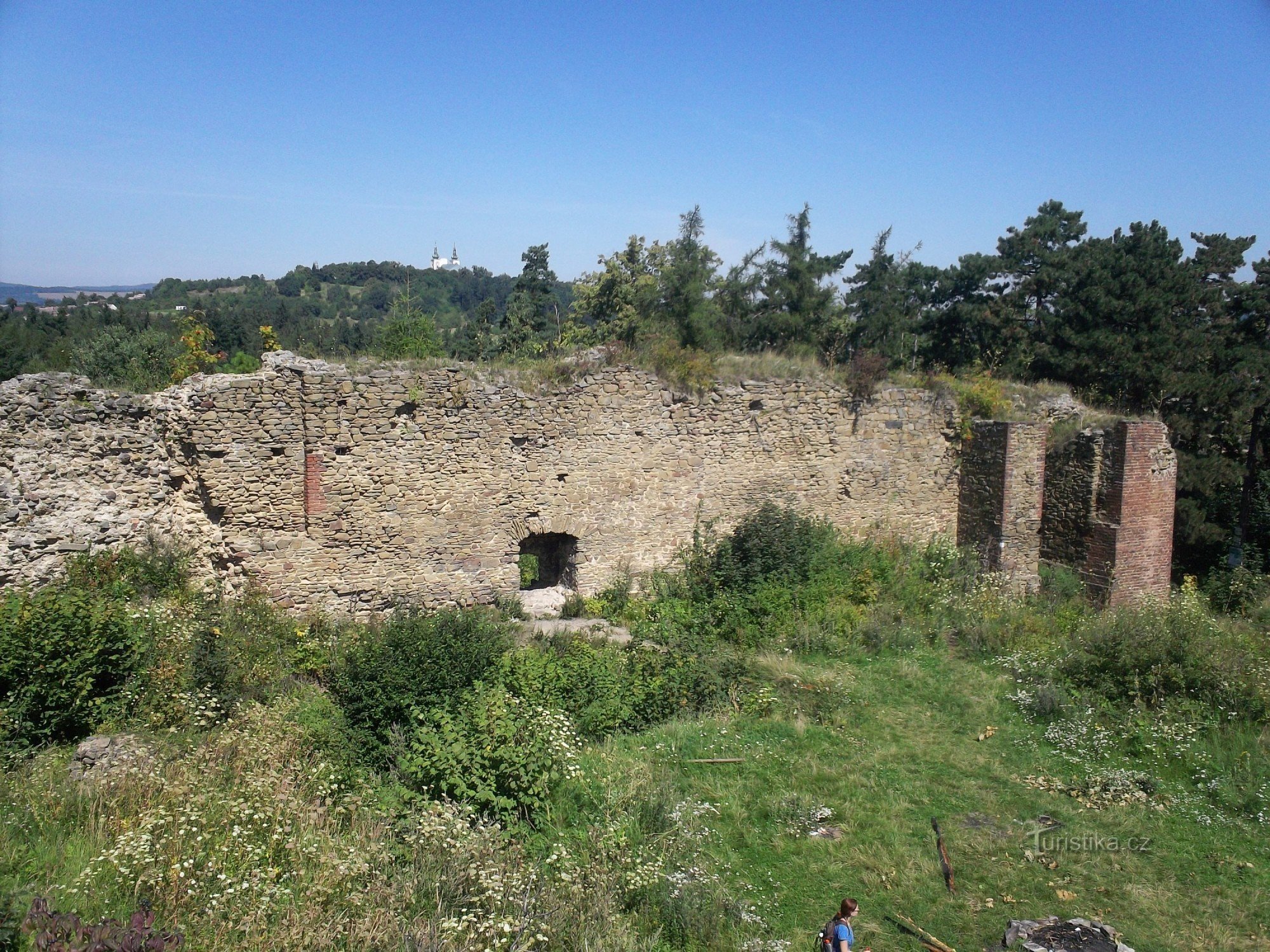 die Ruinen der Burg Cvilín