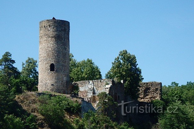 Le rovine del castello di Dobronice vicino a Bechyně