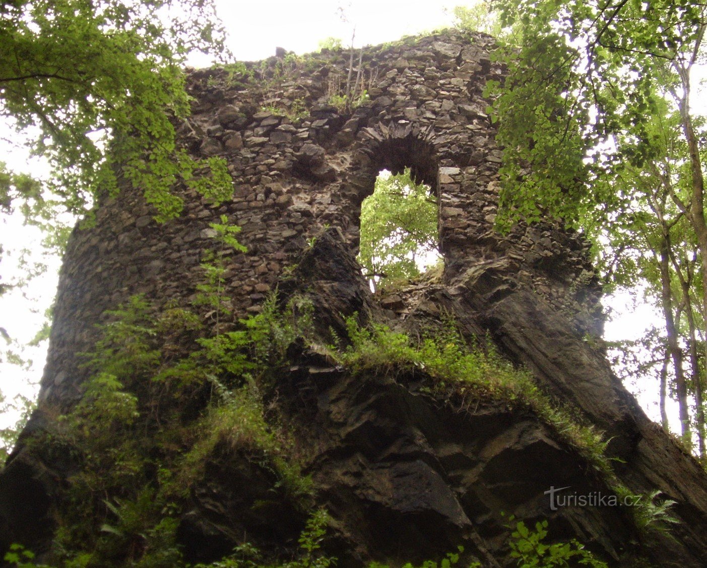 As ruínas do Castelo de Hamrštejn