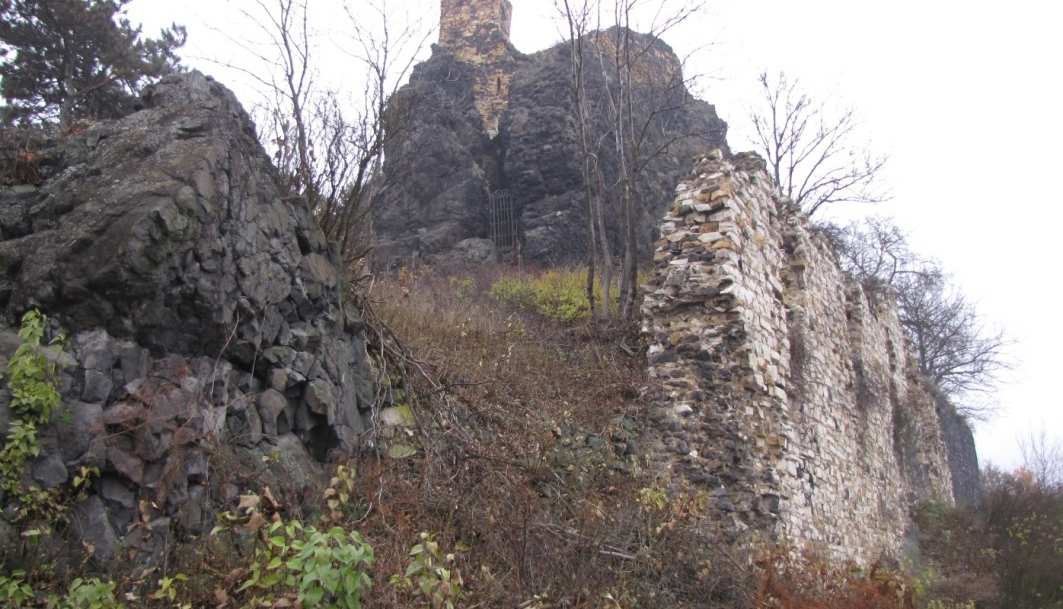 The ruins of Kamýk Castle