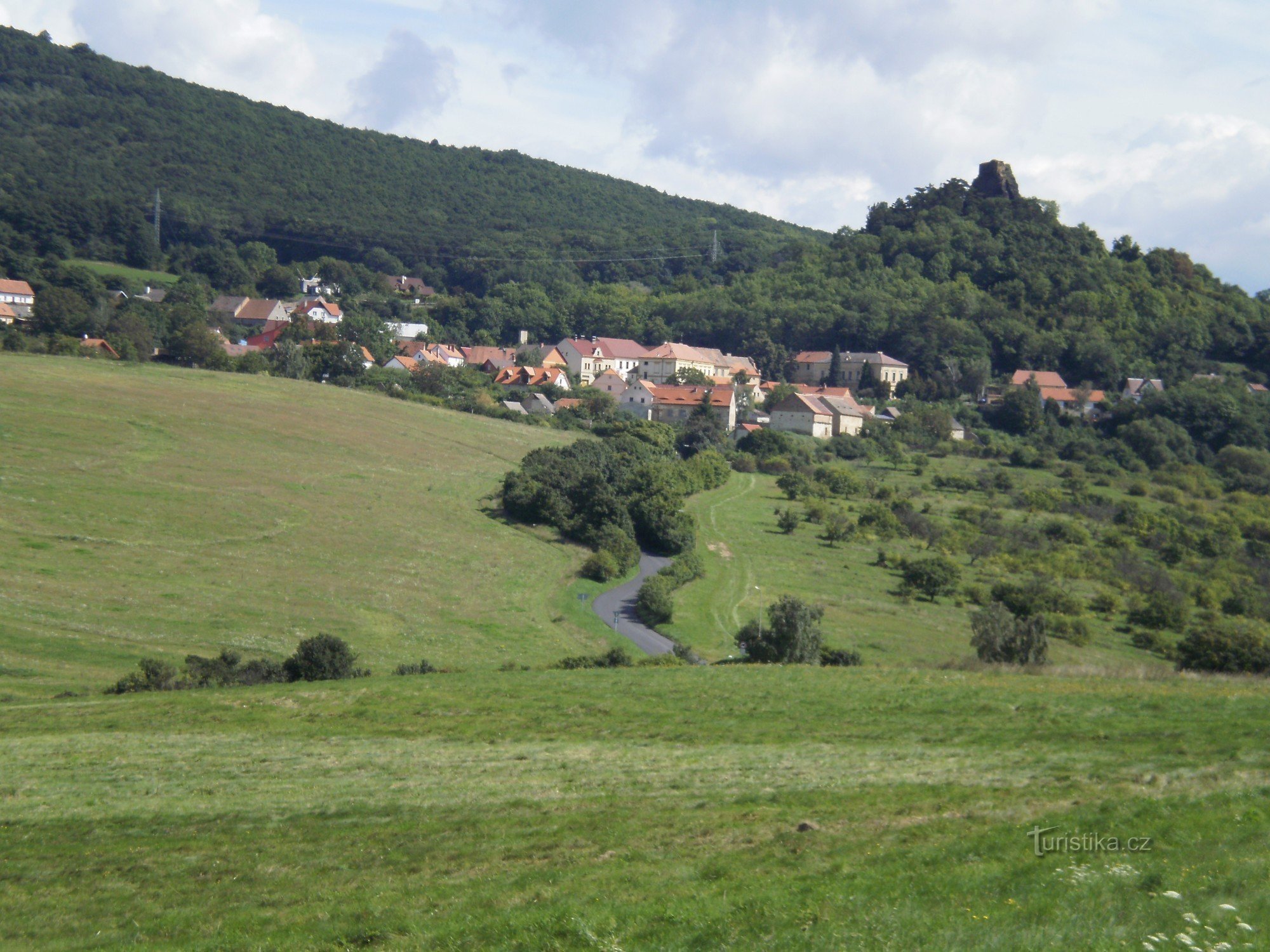 die Ruinen der Burg Kamýk