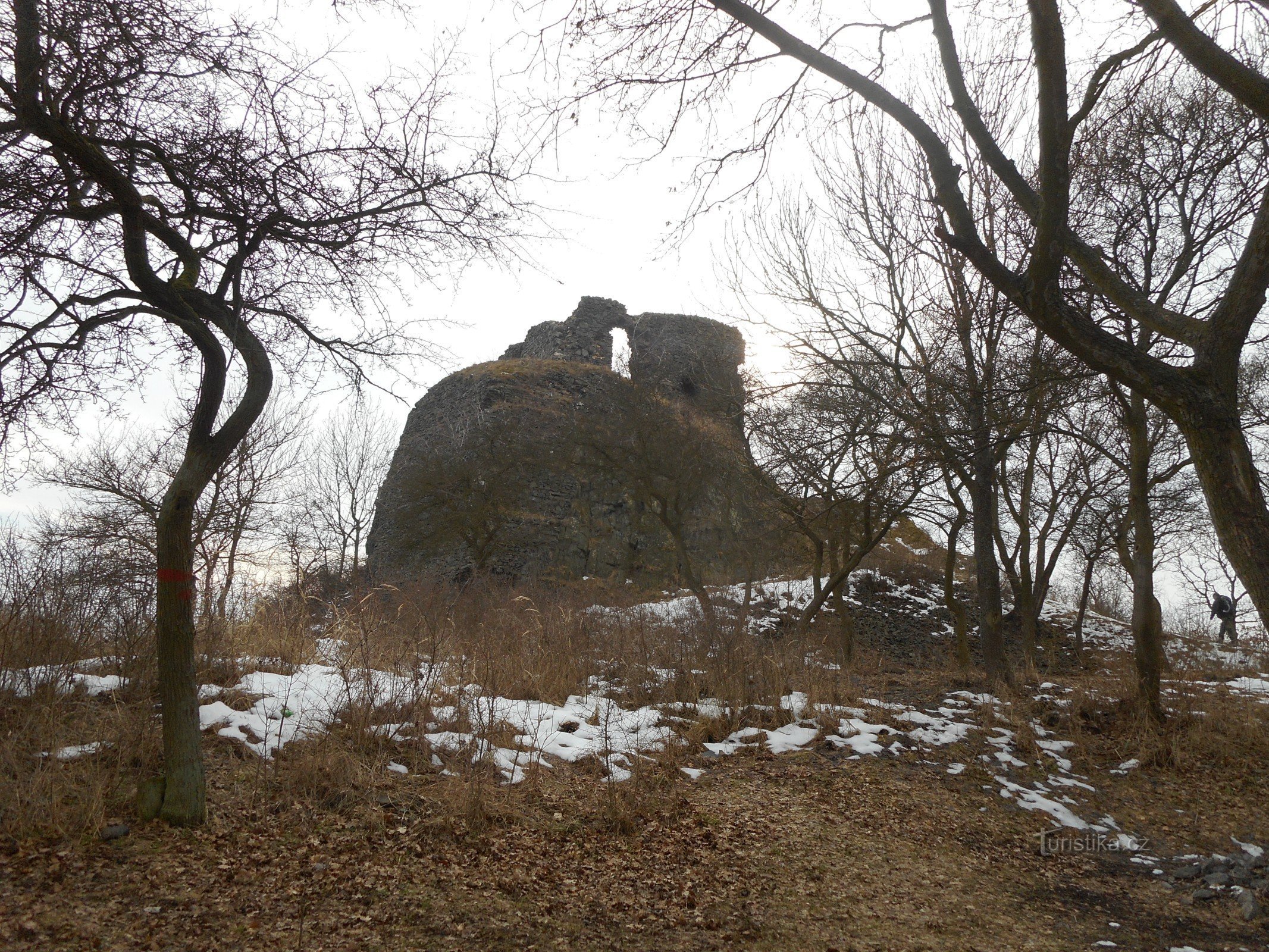 As ruínas do Castelo Košťálov.