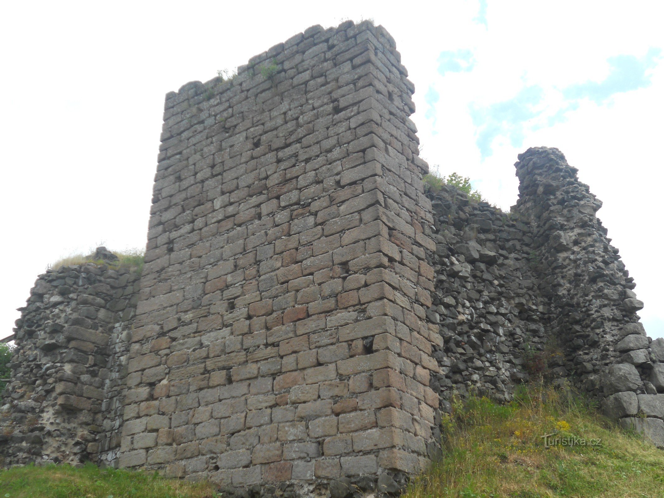 Las ruinas del castillo de Kumburk.