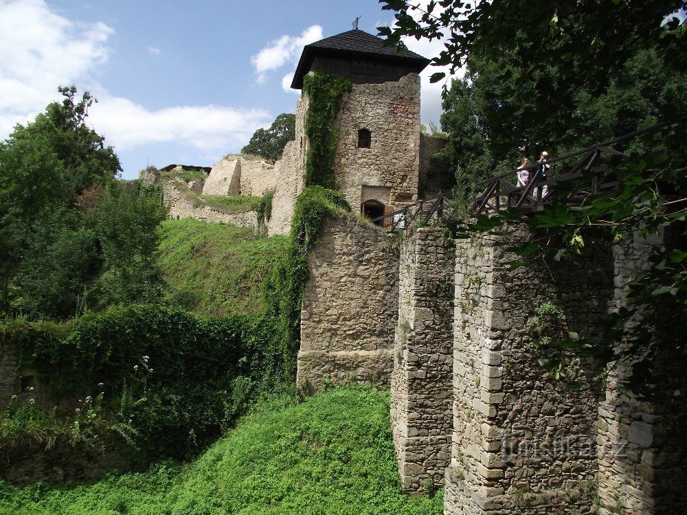 De ruïnes van het kasteel van Lukov