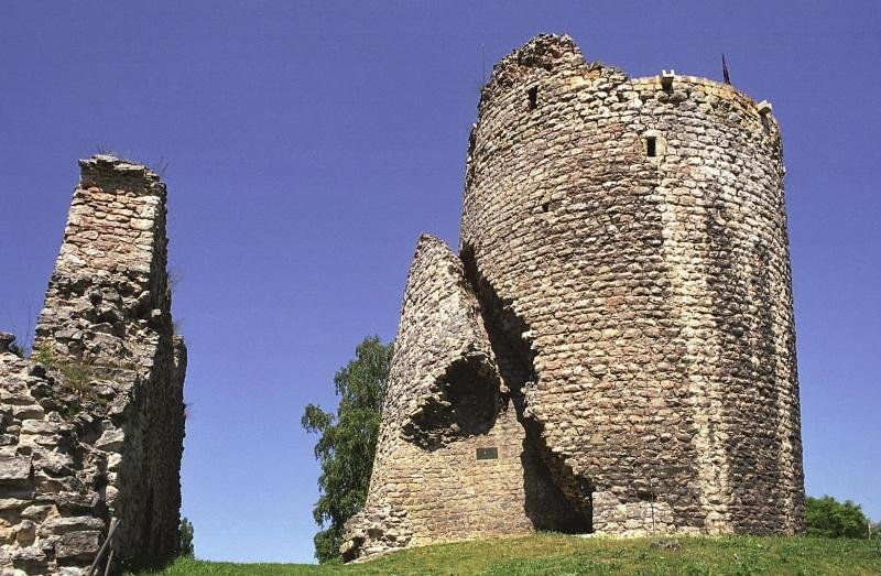 Die Ruinen der Burg Michalovice