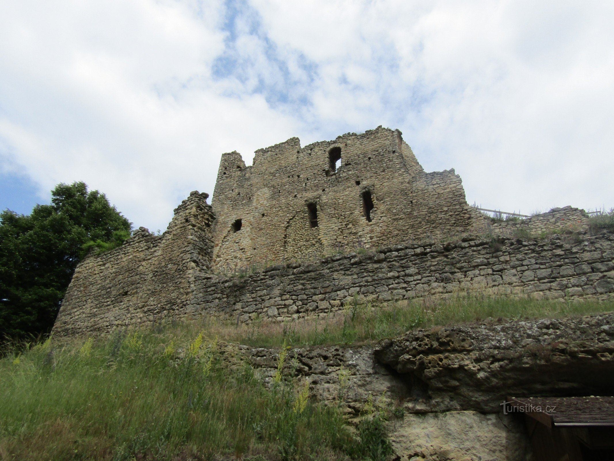 Le rovine del castello di Michalovice