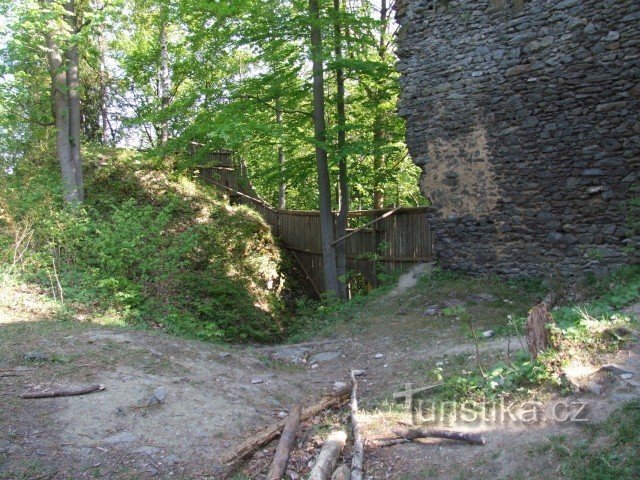 Les ruines du château de Návarov