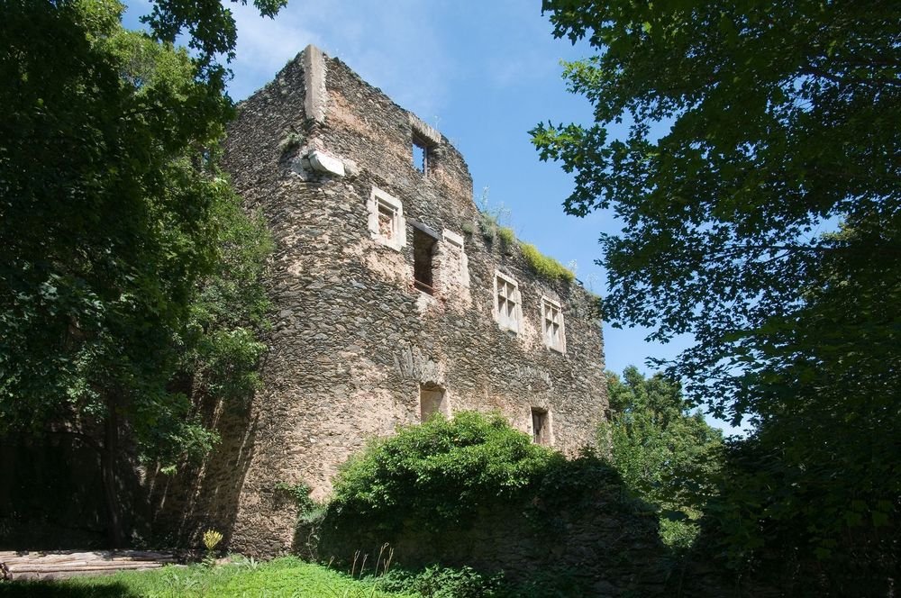 De ruïnes van het kasteel Nový hrádek